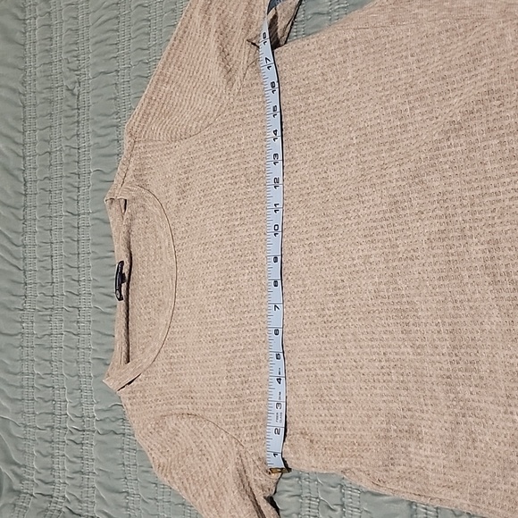 Democracy Gray Asymmetrical Hem Top Size Medium NWOT - Picture 5 of 6